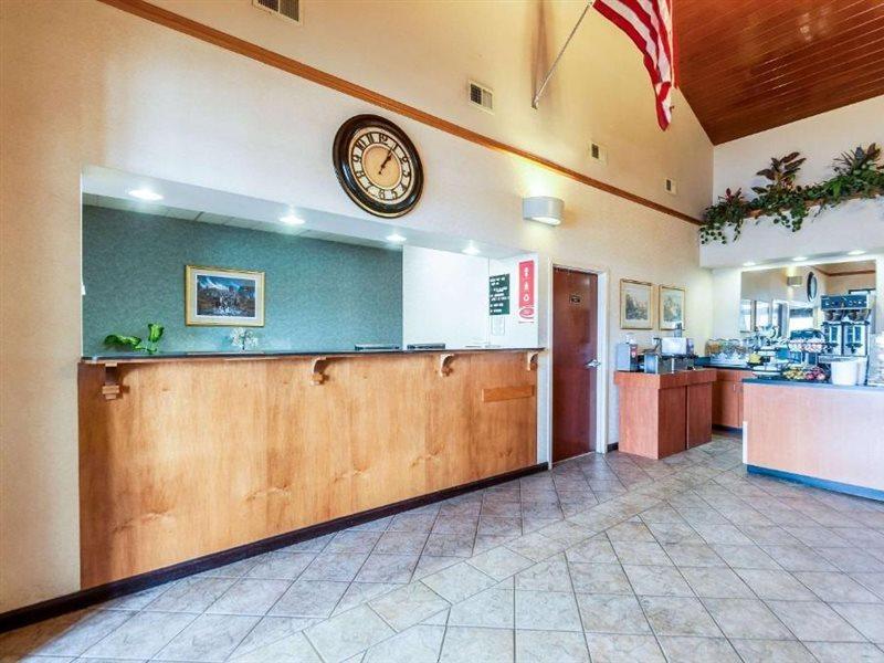 Econo Lodge Inn & Suites Middletown Bagian luar foto