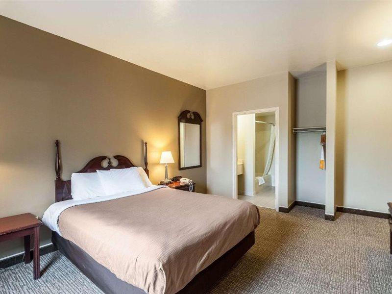 Econo Lodge Inn & Suites Middletown Bagian luar foto