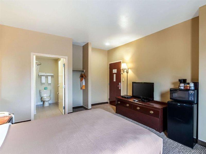 Econo Lodge Inn & Suites Middletown Bagian luar foto