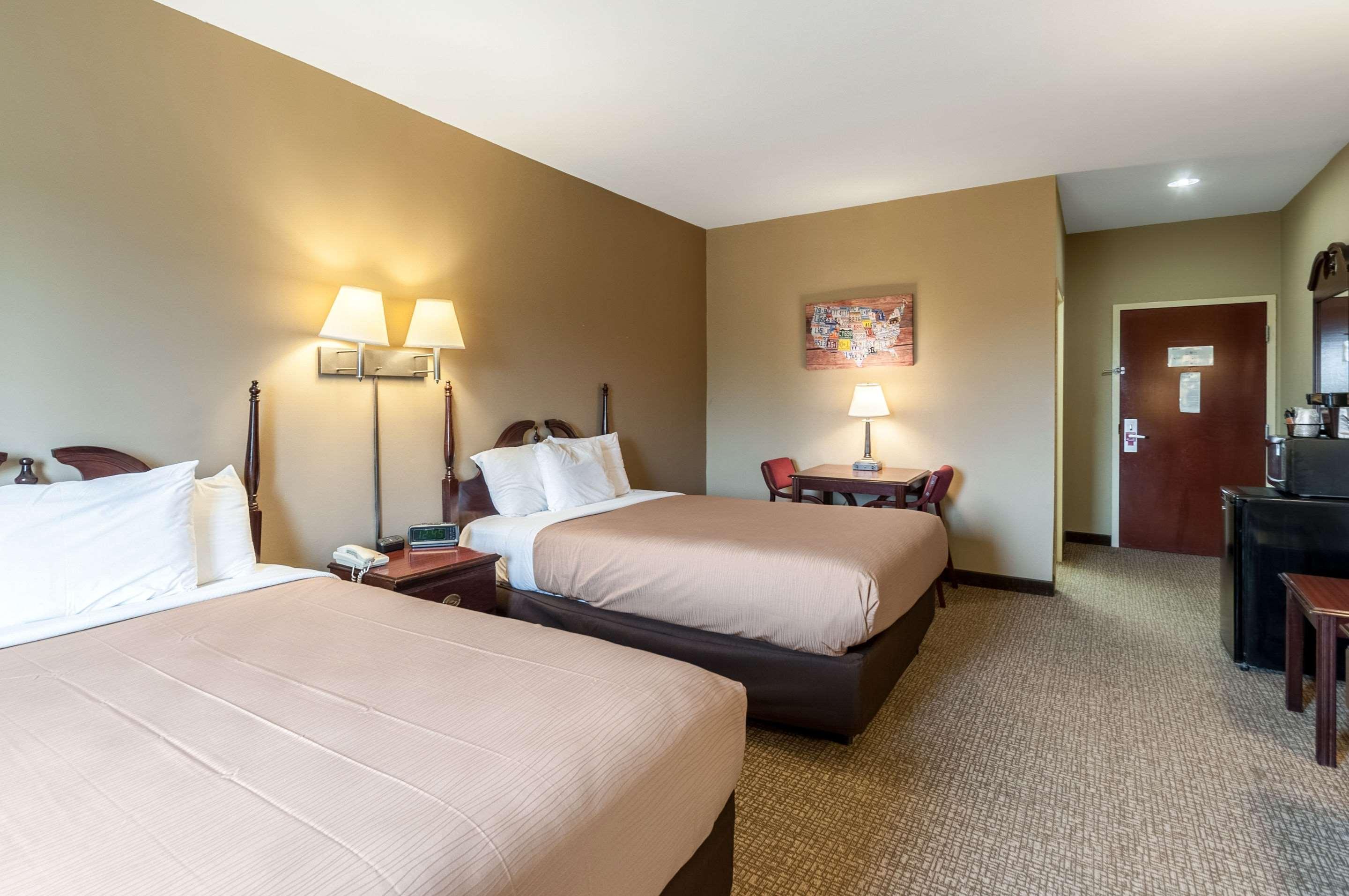 Econo Lodge Inn & Suites Middletown Bagian luar foto
