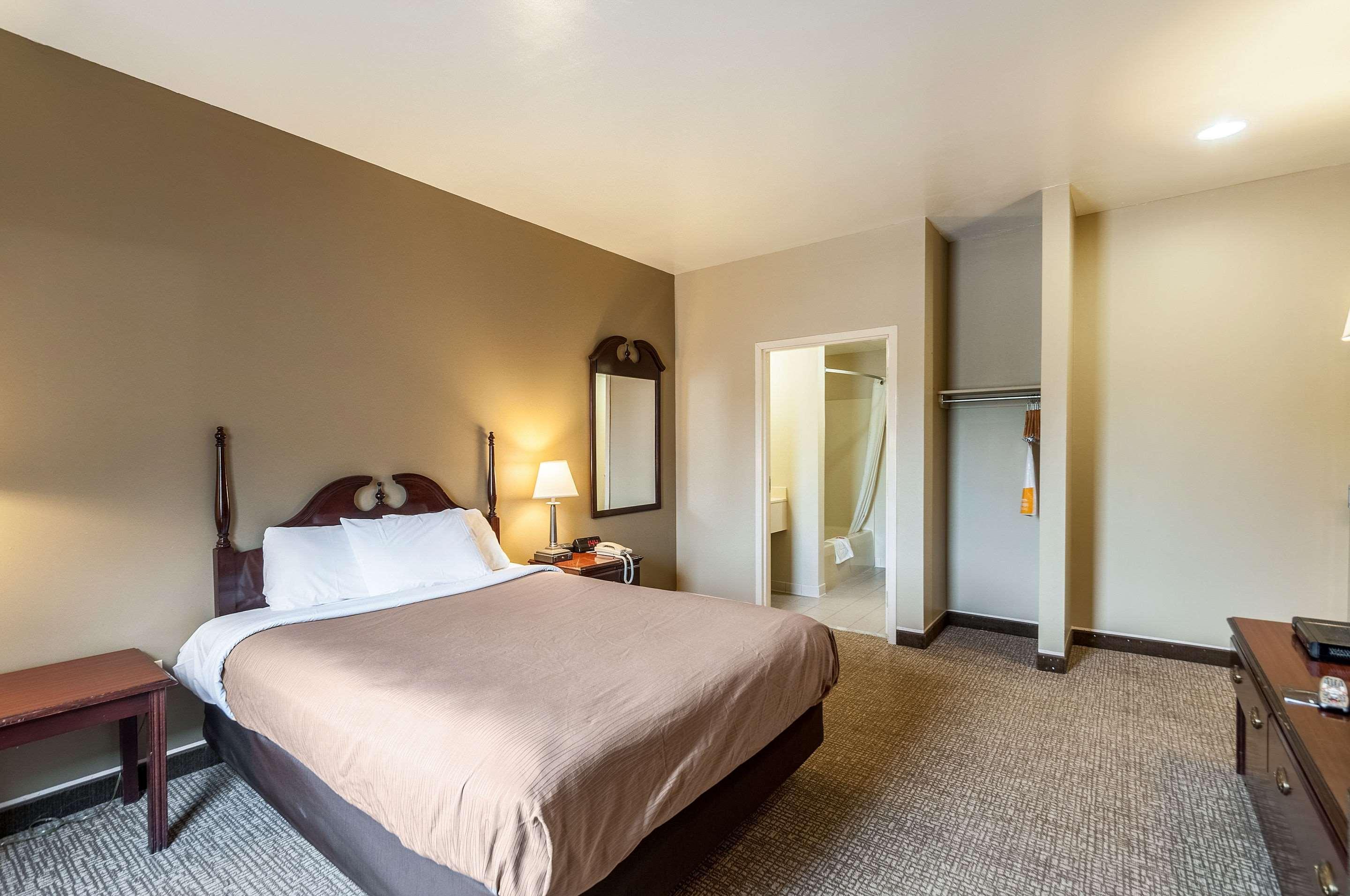Econo Lodge Inn & Suites Middletown Bagian luar foto