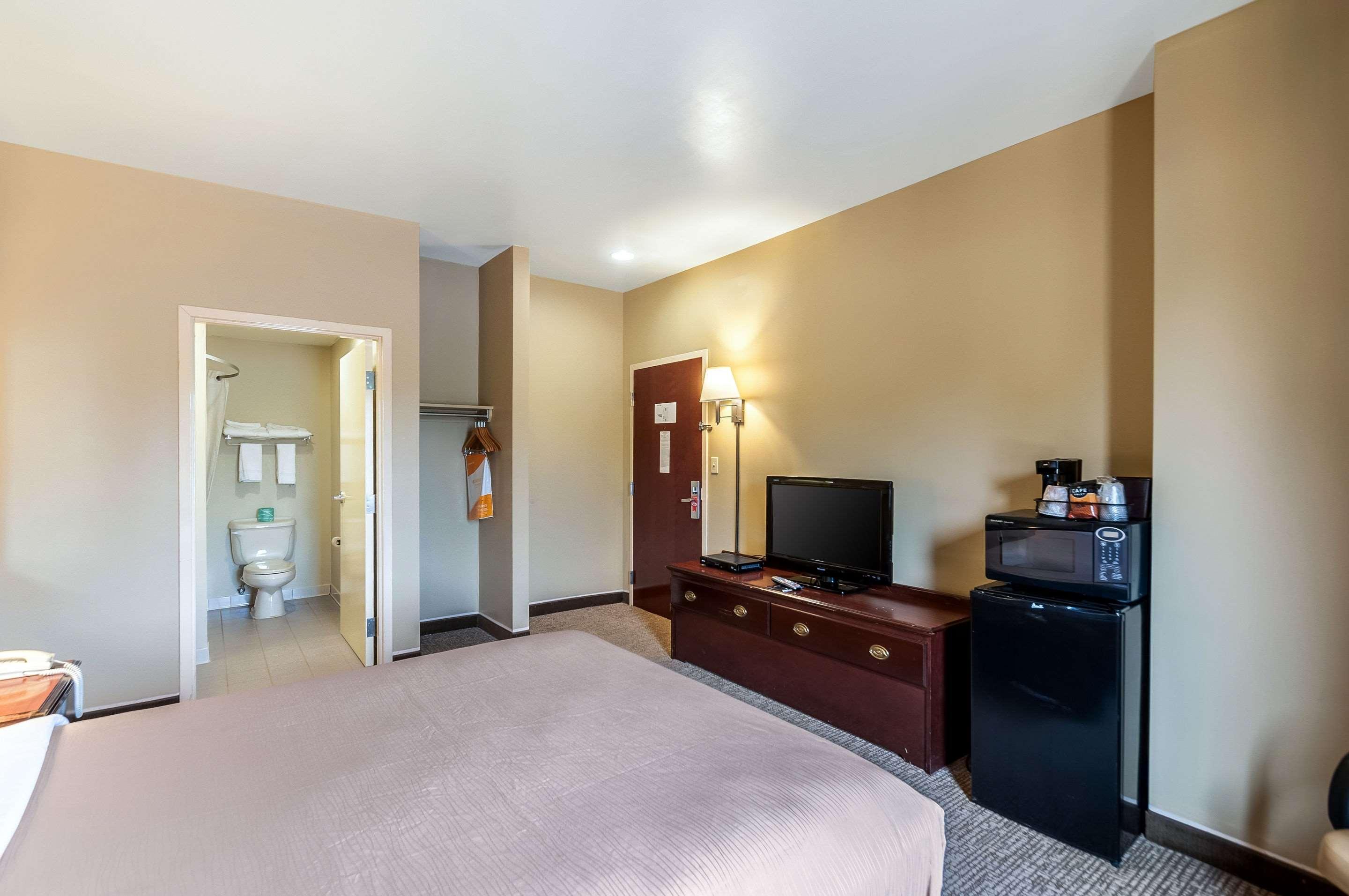 Econo Lodge Inn & Suites Middletown Bagian luar foto