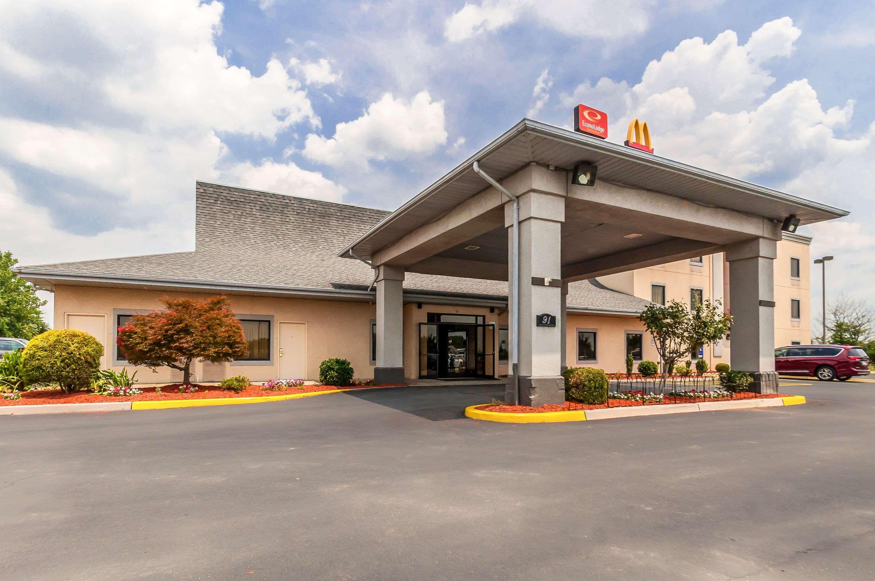 Econo Lodge Inn & Suites Middletown Bagian luar foto