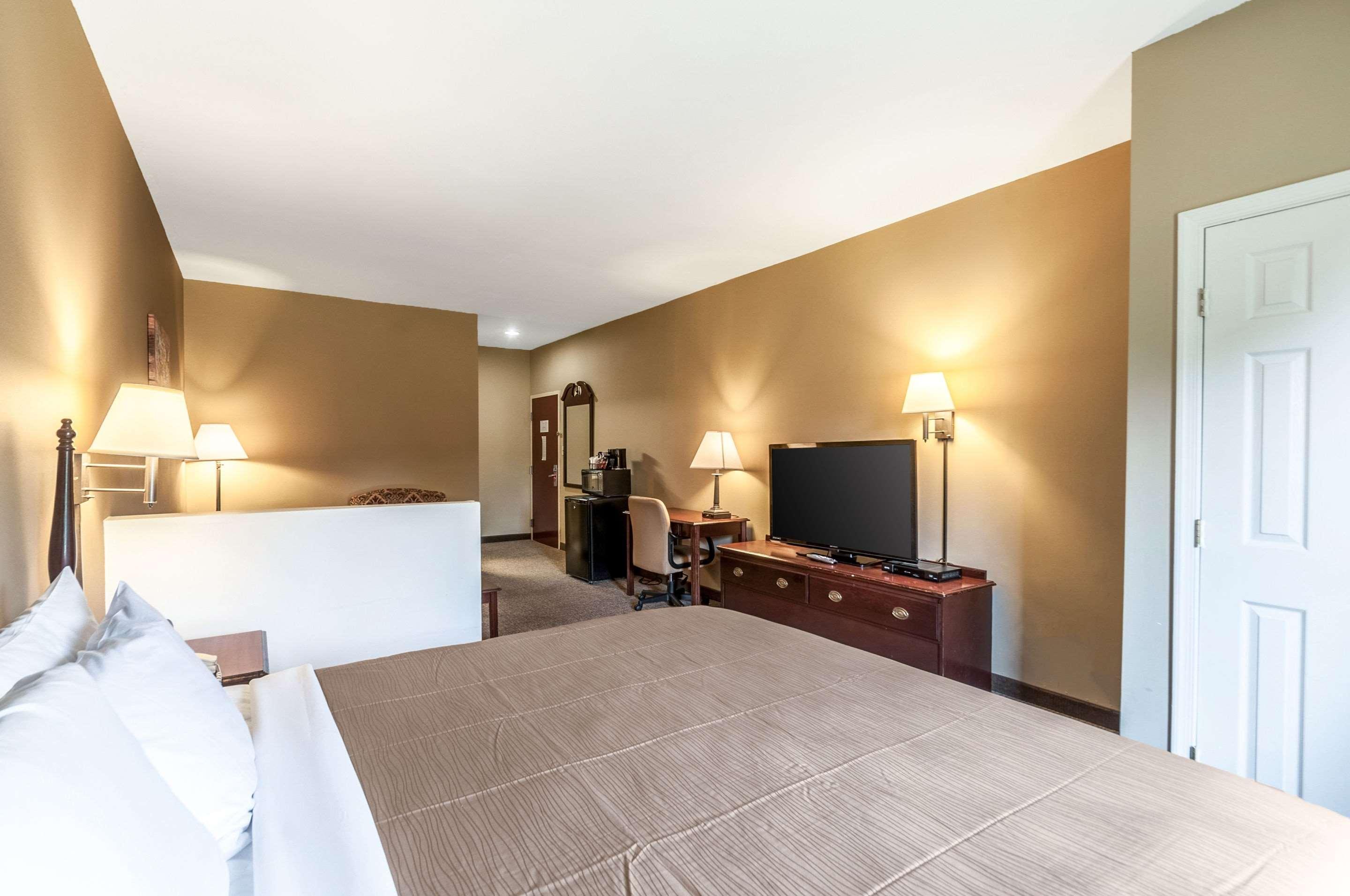 Econo Lodge Inn & Suites Middletown Bagian luar foto