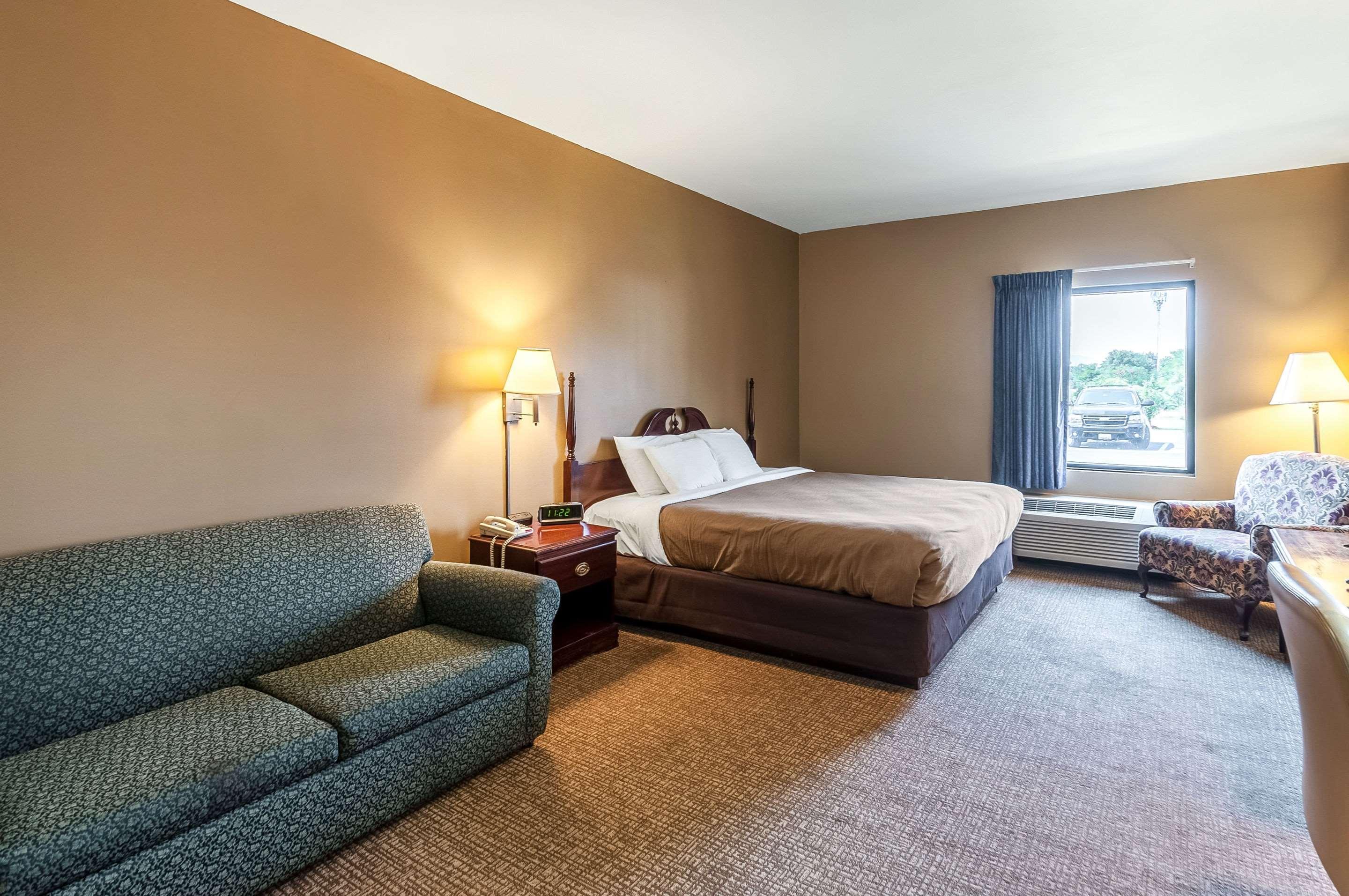Econo Lodge Inn & Suites Middletown Bagian luar foto