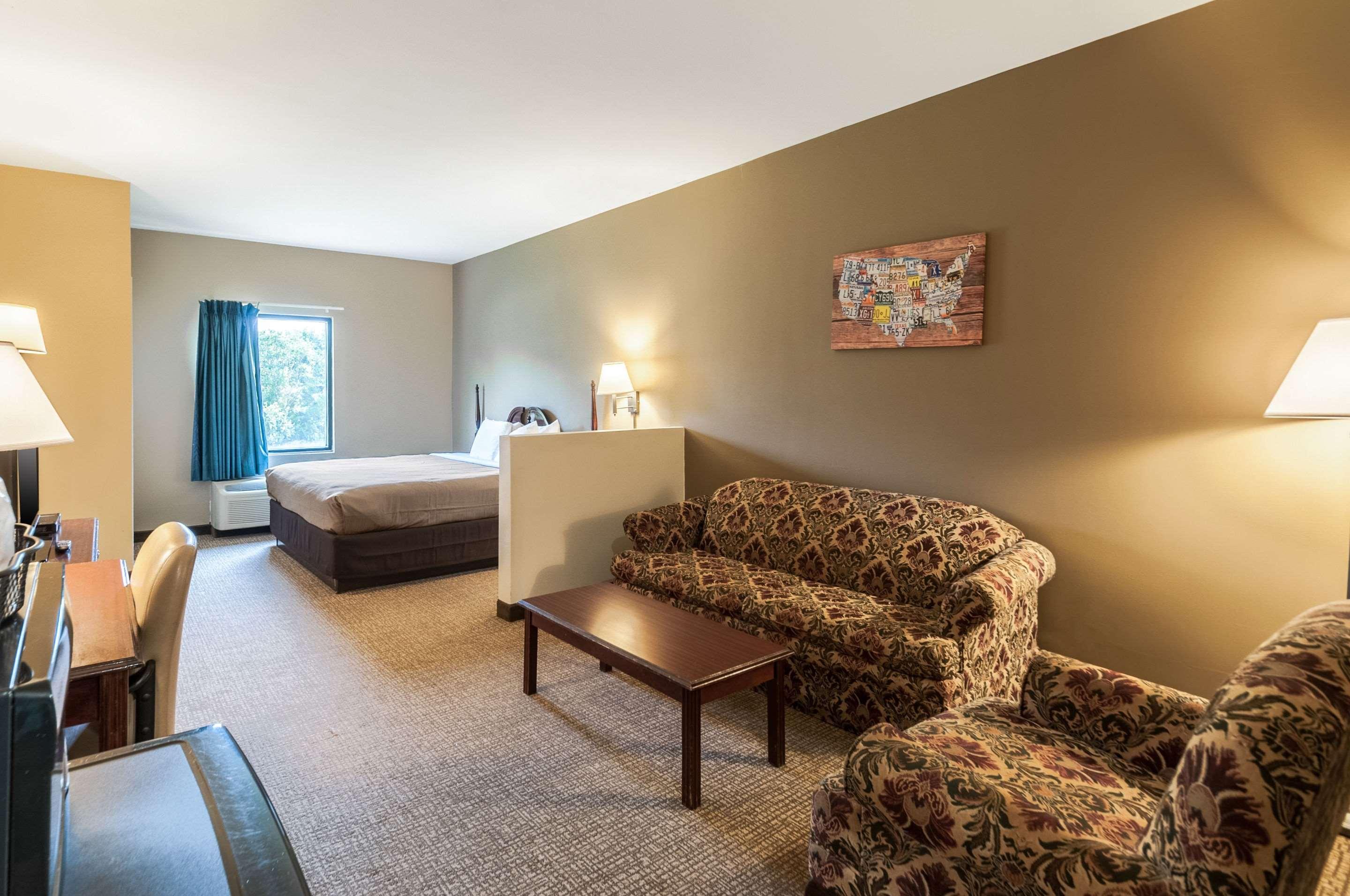 Econo Lodge Inn & Suites Middletown Bagian luar foto