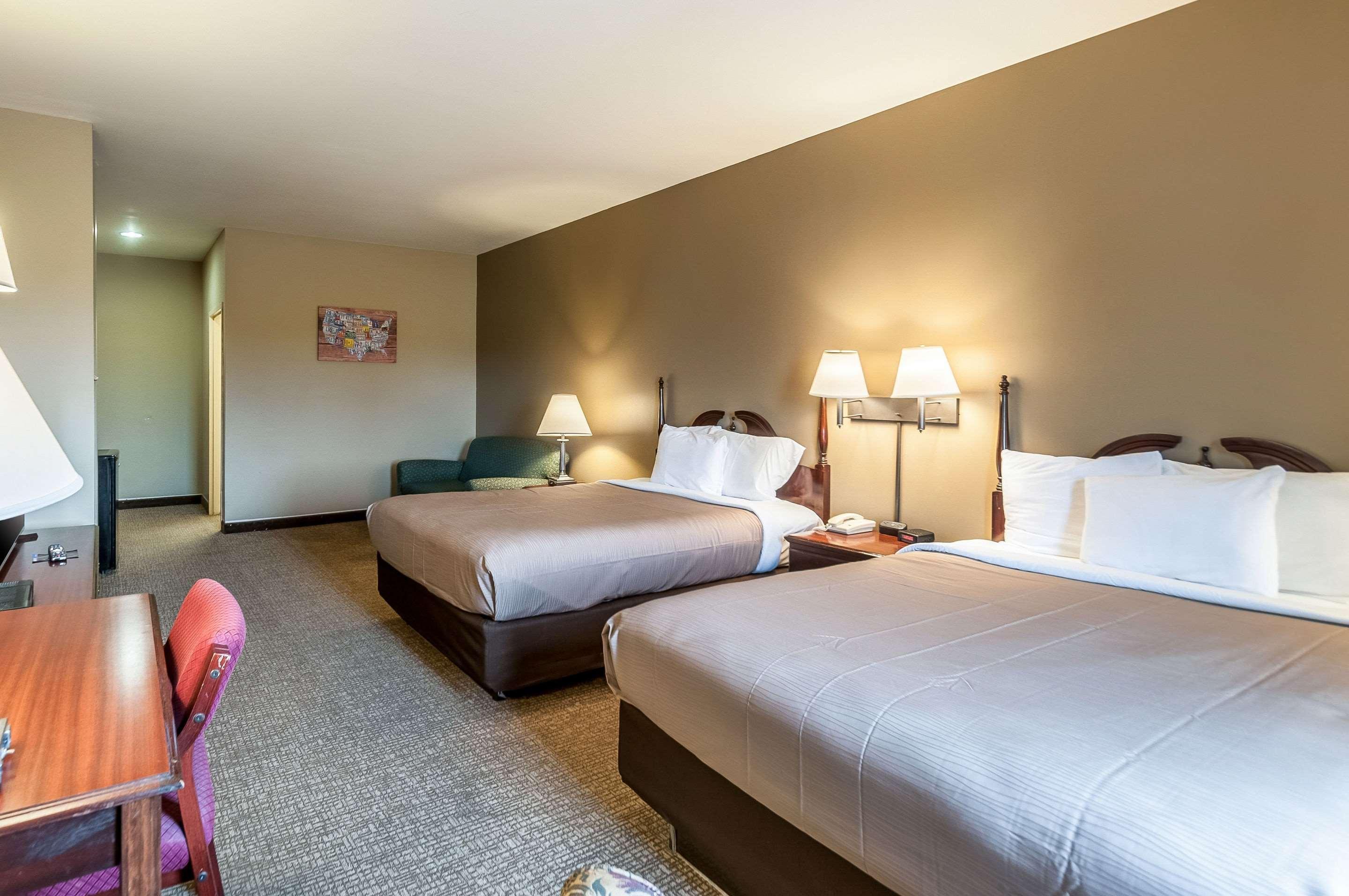 Econo Lodge Inn & Suites Middletown Bagian luar foto