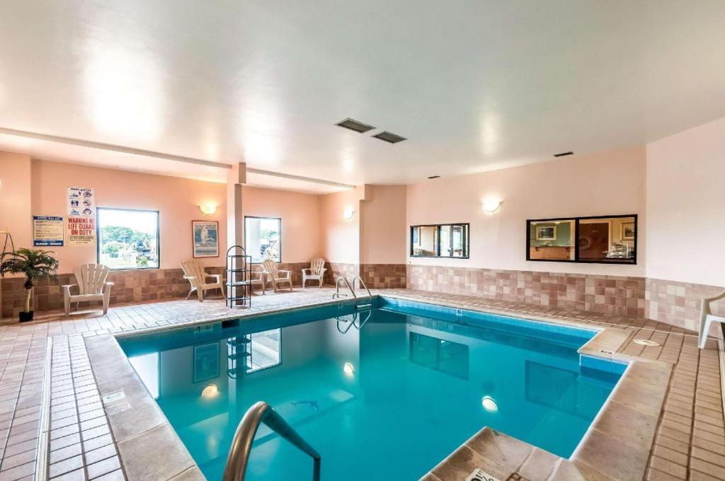 Econo Lodge Inn & Suites Middletown Bagian luar foto