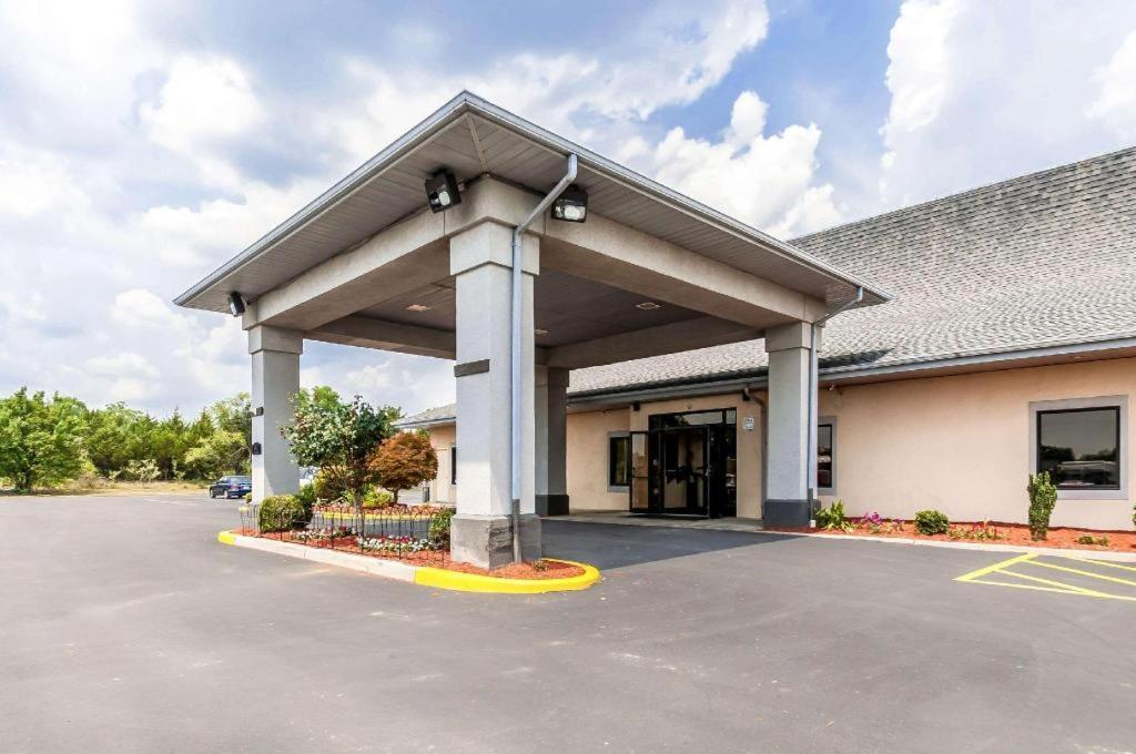 Econo Lodge Inn & Suites Middletown Bagian luar foto