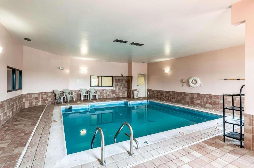 Econo Lodge Inn & Suites Middletown Bagian luar foto